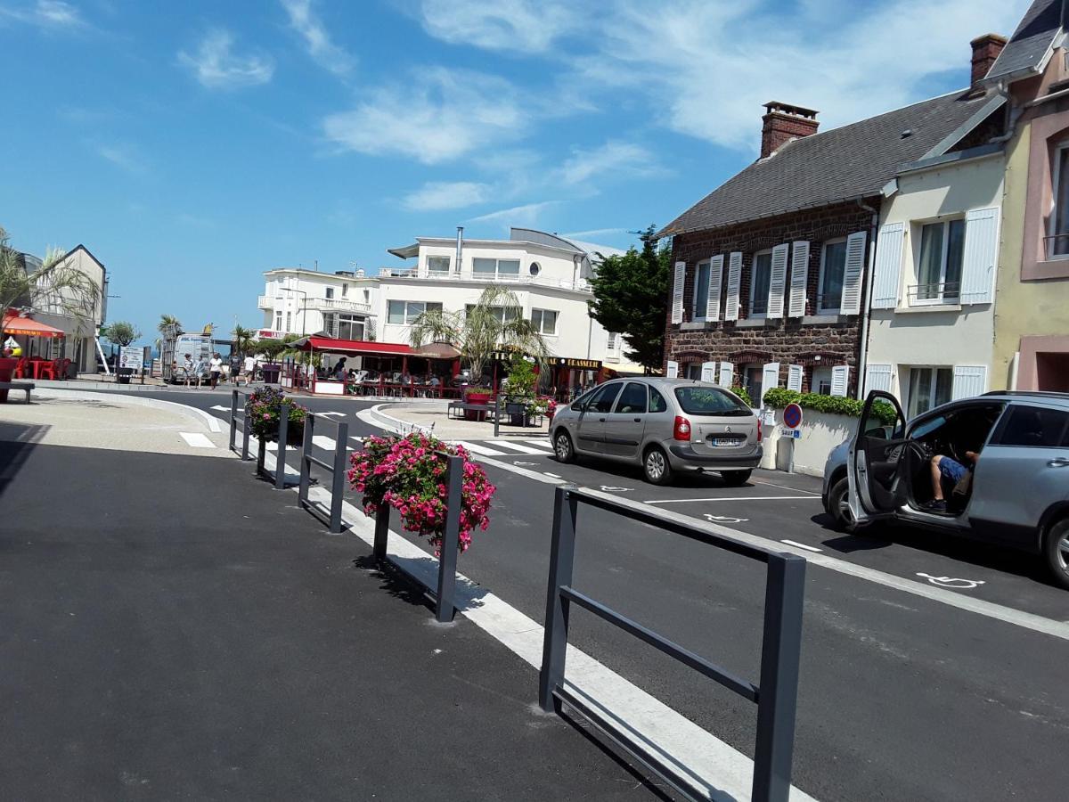 Maison De Vacances A Saint Martin De Brehal Pres De Granville Exteriör bild